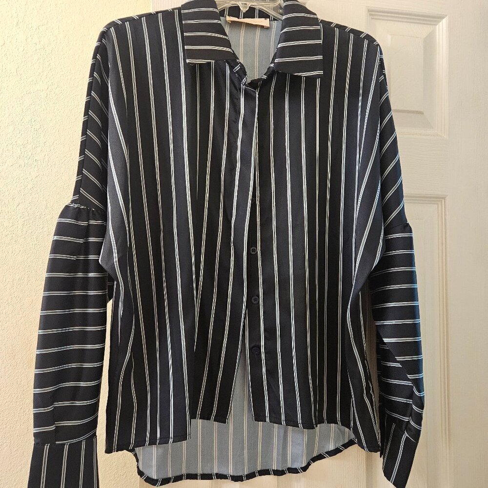 Cirque Black Pinstripe silky Button dress shirt Officewear Cool Bat Sleeve M